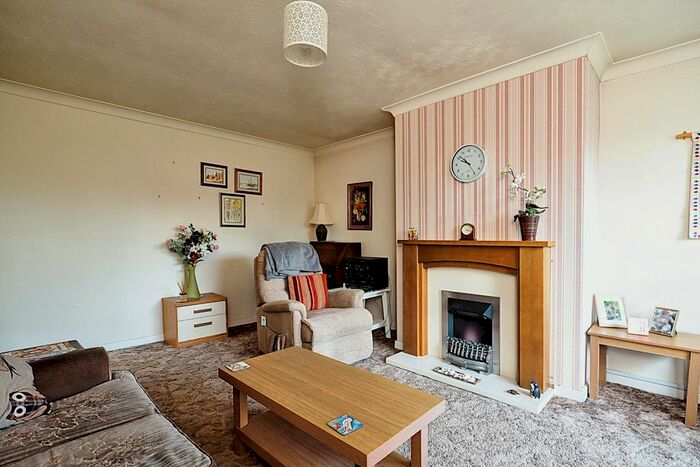 3 Bedroom Bungalow For Sale In Portland Park Close, Hucknall, Nottingham, NG15