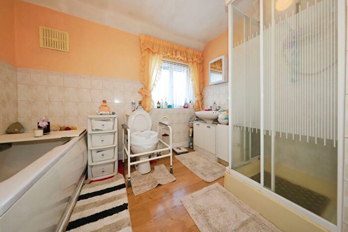 3 Bedroom Terraced House For Sale In Pembroke Avenue, Wolverhampton, West Midlands, WV2