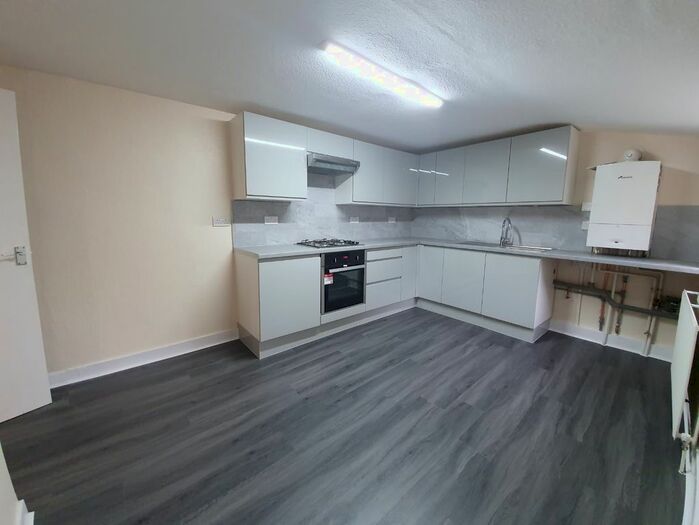 2 Bedroom Flat To Rent In Ewart Grove, London, N22
