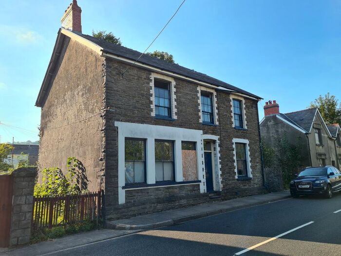 Houses for sale & to rent in CF82 7NZ, Heathlands, Ystrad Mynach Hengoed