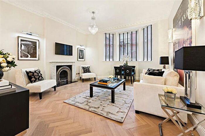 1 Bedroom Flat For Sale In Beaufort Street, Chelsea, SW3