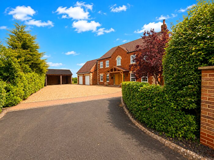 6 Bedroom Detached House For Sale In Humberston Avenue, Humberston, DN36
