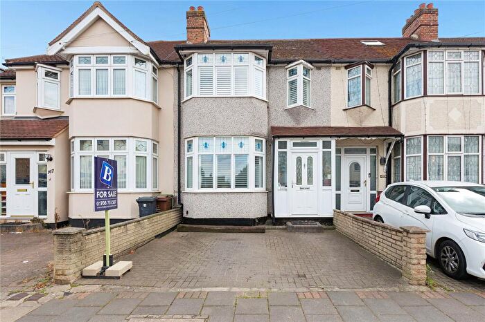 3 Bedroom Terraced House For Sale In Dagenham Road, Romford, RM7