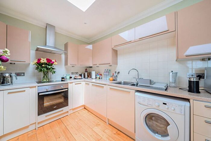 2 Bedroom Flat To Rent In Kensington Court, Kensington, London, W8