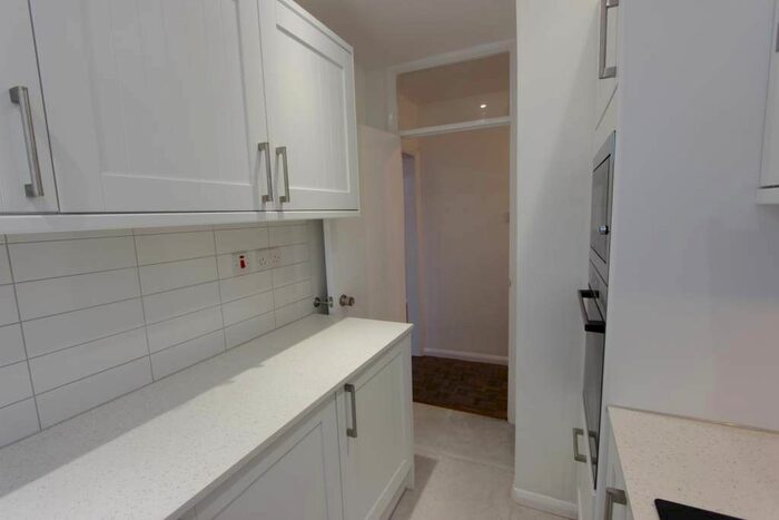 2 Bedroom Maisonette To Rent In Friern Park, London, N12