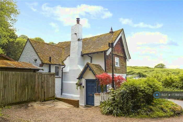 2 Bedroom Detached House To Rent In Park Lane, Reigate, RH2