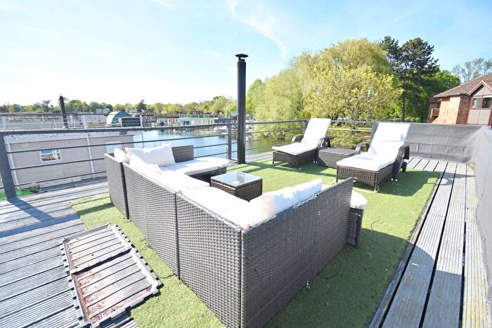 2 Bedroom Houseboat For Sale In Banks End, Wyton, Huntingdon, PE28