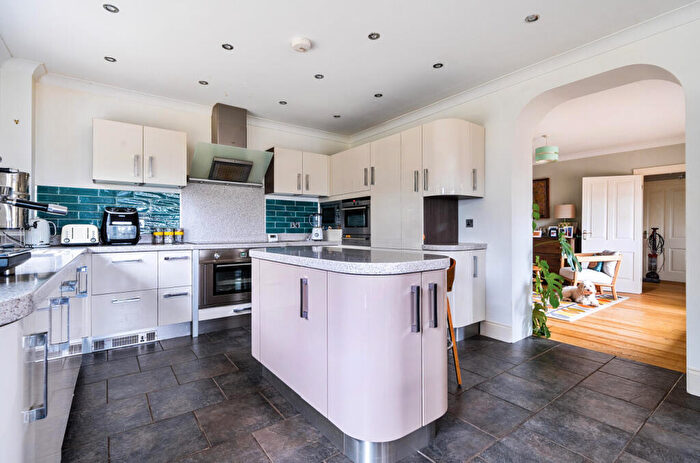 4 Bedroom Detached House For Sale In The Roman Way, Glastonbury, Glastonbury, BA6