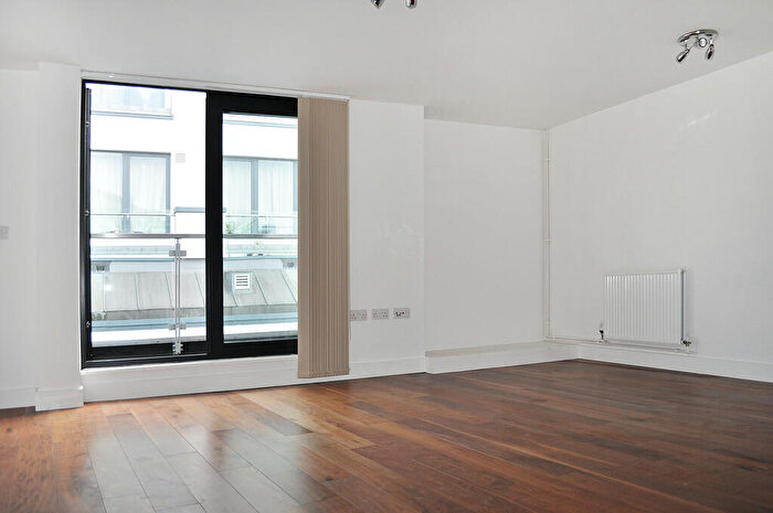 1 Bedroom Flat To Rent In Britannia Walk, London, N1