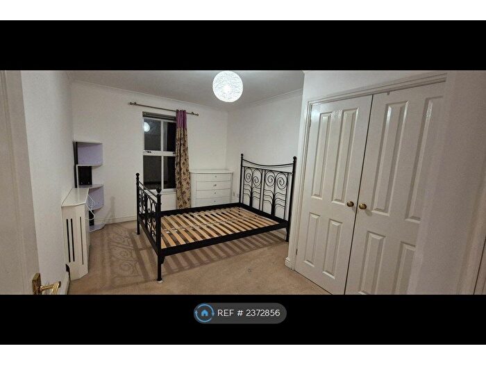 2 Bedroom Flat To Rent In Wraysbury Gardens, Staines-Upon-Thames, TW18