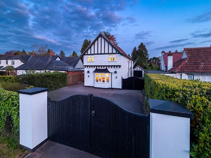 4 Bedroom Detached House For Sale In Birches Lane, Kenilworth, CV8