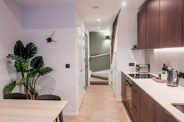 1 Bedroom Flat To Rent In Spinners Way, Manchester, M15