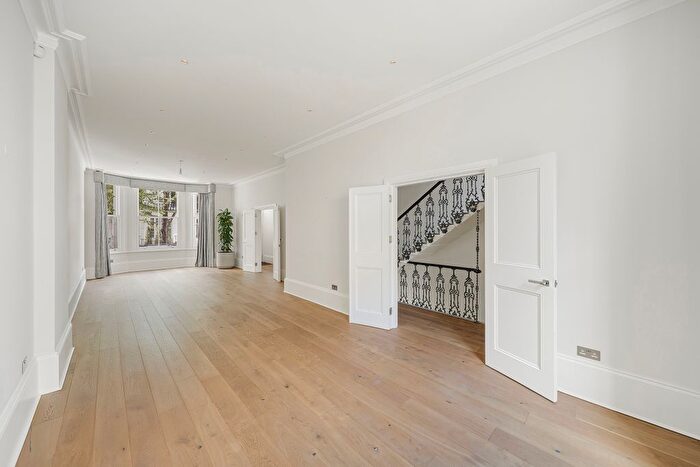 4 Bedroom Property To Rent In Brunswick Gardens, Kensington, London, United Kingdom, W8