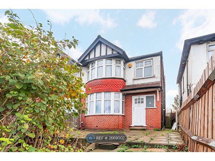 4 Bedroom Semi Detached House To Rent In Beechwood Gardens, London, NW10