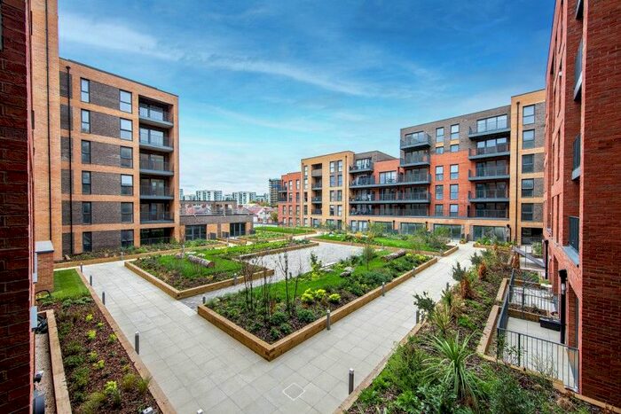 2 Bedroom Flat For Sale In Chailey Place, Hayes, UB3