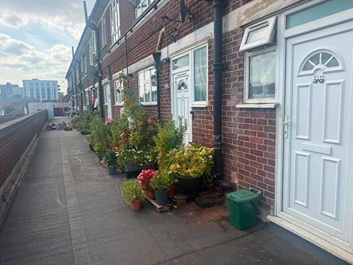 3 Bedroom Flat For Sale In Hayes, UB3