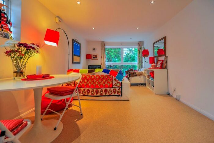 1 Bedroom Flat To Rent In Crescent Road, Kingston, KT2