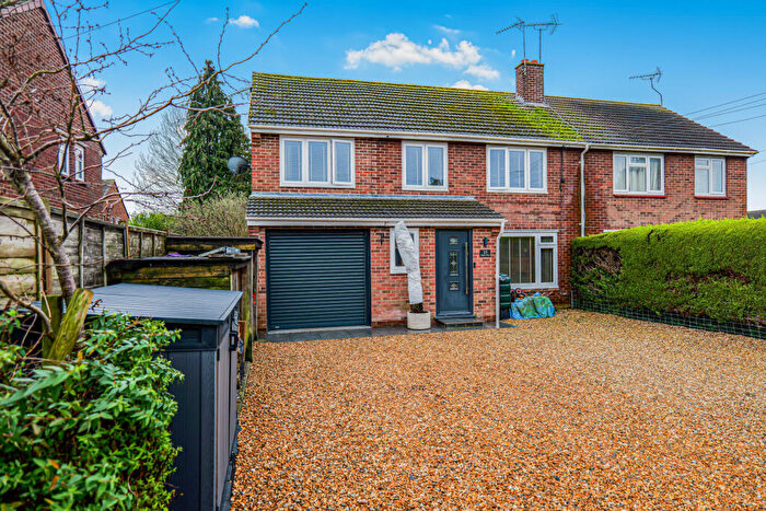 6 Bedroom Semi-Detached House For Sale In Poplar Way, Ringwood, Hampshire, BH24