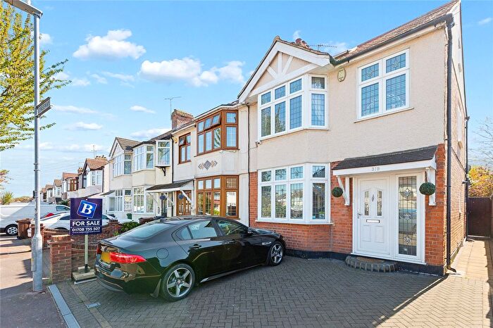 4 Bedroom Semi Detached House For Sale In Gorseway, Romford, RM7
