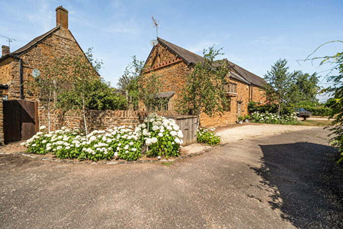 3 Bedroom Detached House For Sale In Earls Lane, Deddington, OX15