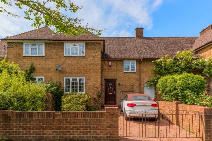 2 Bedroom Terraced House To Rent In Casino Avenue London, SE24