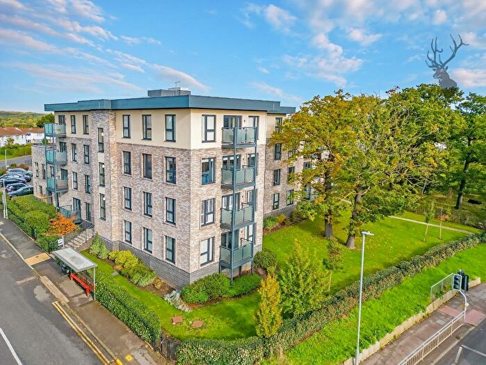 2 Bedroom Flat For Sale In Newmans Lane, Loughton, IG10