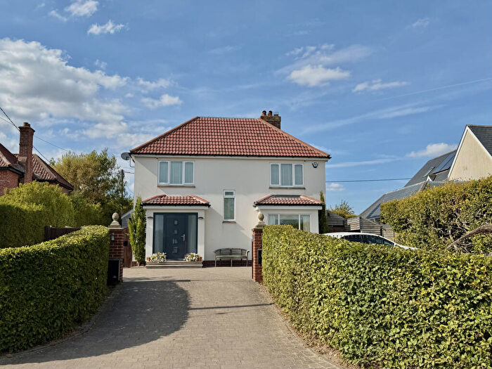 4 Bedroom Detached House For Sale In Devizes Road, Upavon, SN9