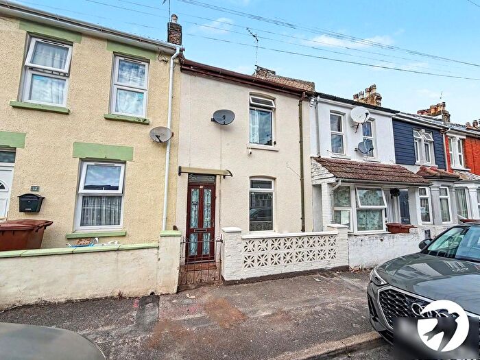 3 Bedroom Terraced House To Rent In Connaught Road, Chatham, Kent, ME4