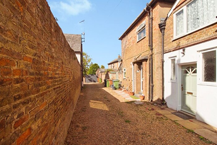 3 Bedroom Semi-Detached House For Sale In West Park Street, Chatteris, PE16