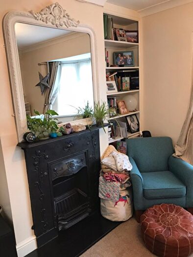 3 Bedroom Semi-Detached House To Rent In Hawthorn Avenue, Oxford, OX3