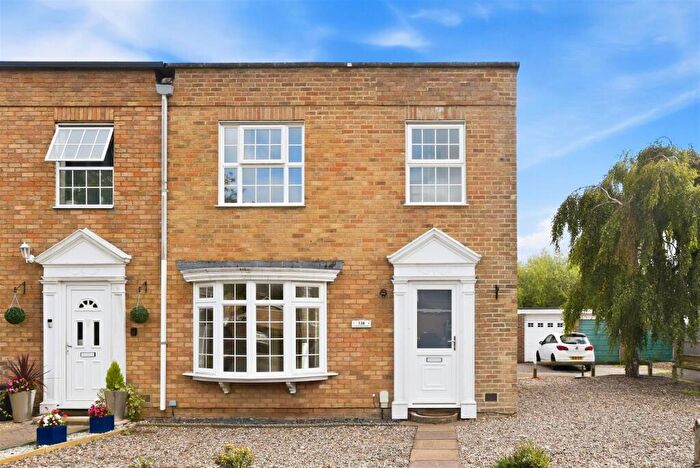 3 Bedroom End Of Terrace House For Sale In Fosseway Avenue, Moreton-In-Marsh, GL56