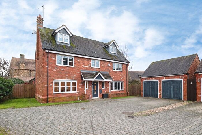 6 Bedroom Detached House For Sale In Slade Leas, Middleton Cheney, Banbury, OX17