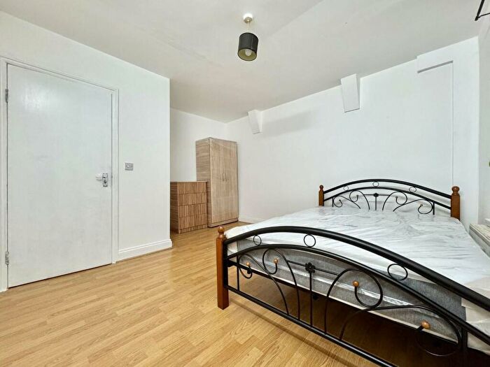 1 Bedroom Flat To Rent In Romford Road, E7