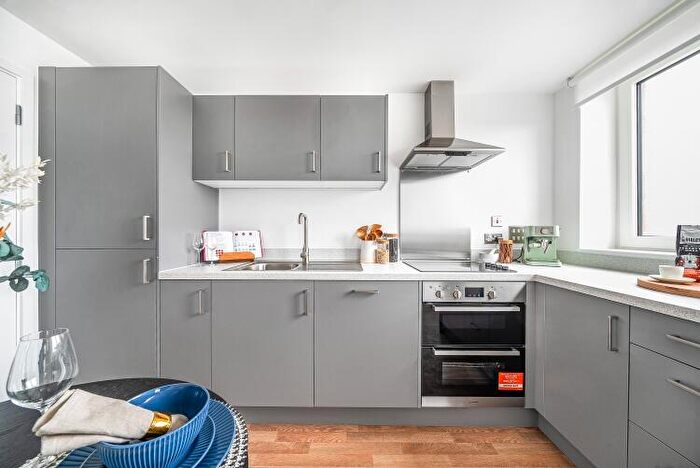 2 Bedroom Apartment To Rent In St Pauls Road Barking, IG11