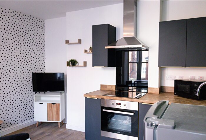 1 Bedroom Flat To Rent In Flat - Bank Street - Bed, LN2