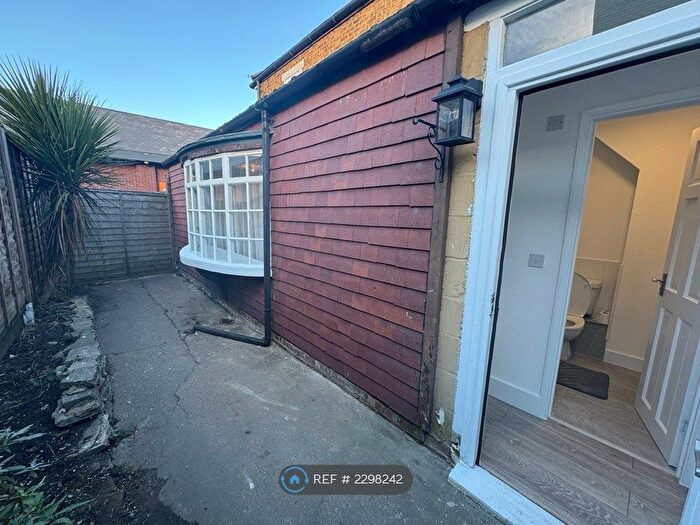 1 Bedroom Flat To Rent In Essex Place, London, W4