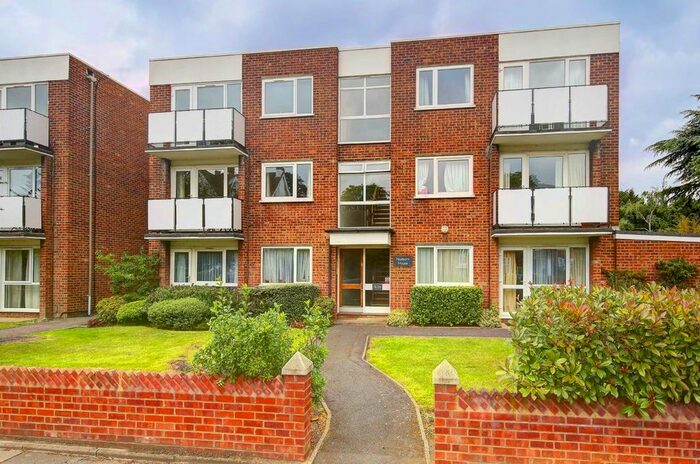 2 Bedroom Flat To Rent In Clifton Road, London, SW19