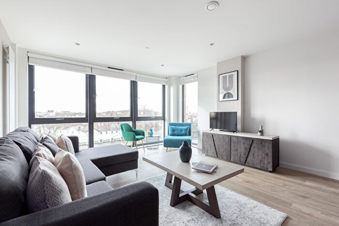 2 Bedroom Flat To Rent In Centric Close, London, NW1