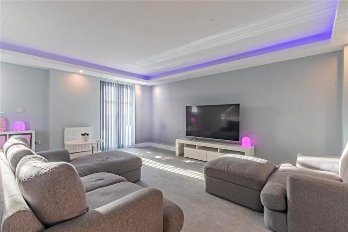 4 Bedroom Mews For Sale In Turnpike Close, Shawclough, Rochdale, OL12