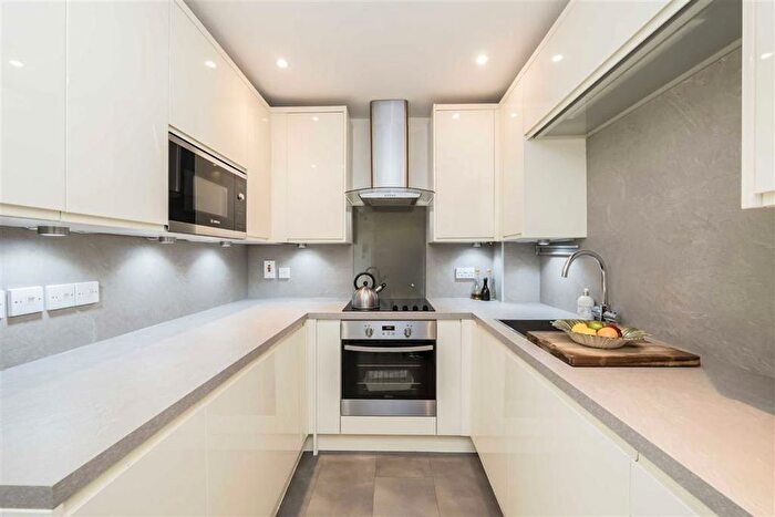 1 Bedroom Flat To Rent In Farrow Lane, London, SE14