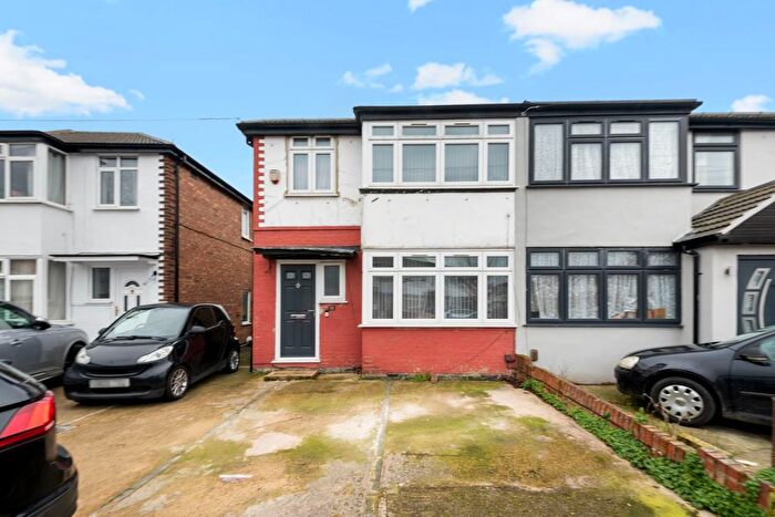 3 Bedroom Semi-Detached House For Sale In Granville Road, Hayes, UB3