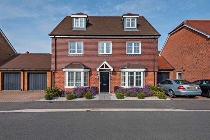 5 Bedroom Detached House For Sale In Barty Way, Thurnham, Maidstone, ME14