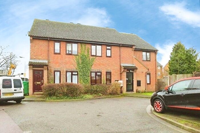 1 Bedroom Flat For Sale In Hammet Close, Hayes, UB4