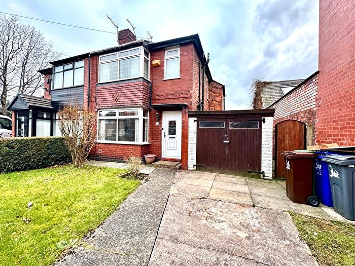 3 Bedroom Semi Detached House For Sale In Averill Street, Failsworth, Manchester, M40