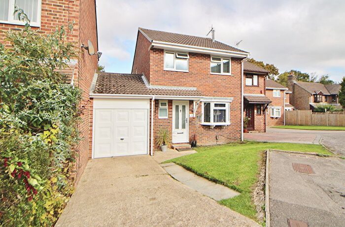 3 Bedroom Semi-Detached House For Sale In Tanglewood Close, Purbrook, PO7
