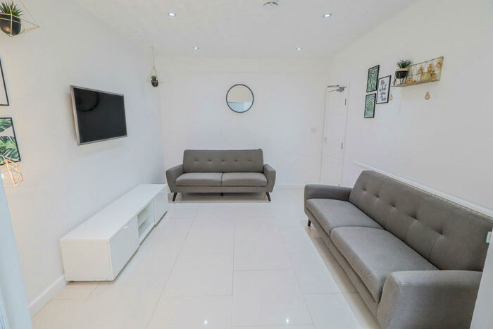 6 Bedroom Semi-Detached House To Rent In David Road, Stoke, Coventry, CV1