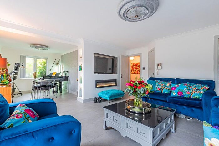 2 Bedroom Flat For Sale In Grangemoor Court, Cardiff Bay, Cardiff, CF11