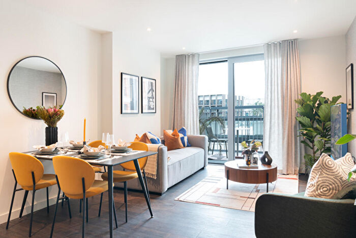 2 Bedroom Apartment To Rent In Nine Elms Lane, London, SW11