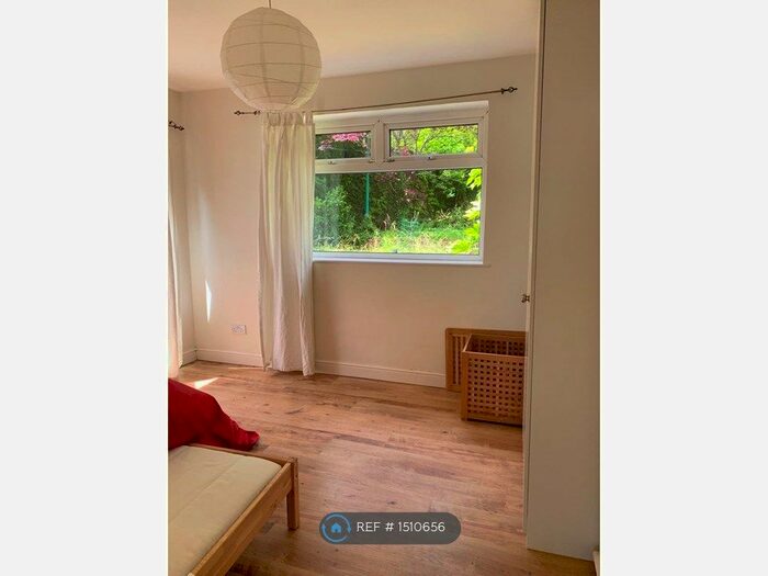 4 Bedroom Semi-Detached House To Rent In West End Lane, Barnet, EN5