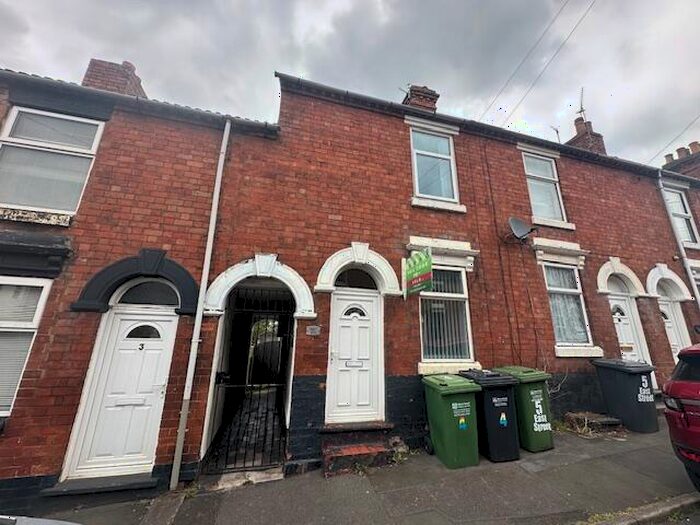 2 Bedroom House To Rent In East Street, Kidderminster, DY10